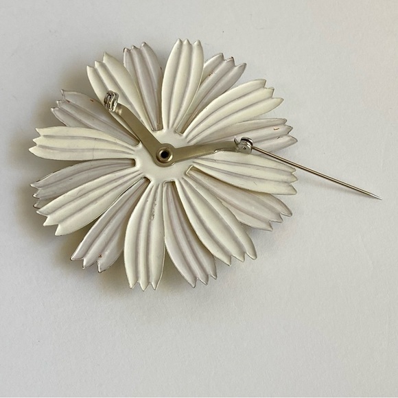 Vintage Enamel Daisy Brooch Sunburst Sunshine Pin 60s Retro Mod Yellow Tan Large - Picture 7 of 8